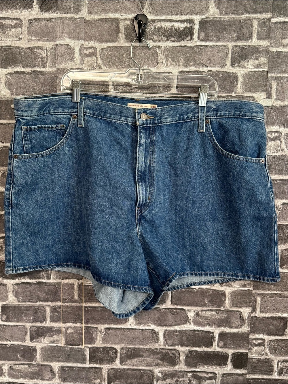 Levi’s HIGH WAISTED MOM SHORTS jean denim
